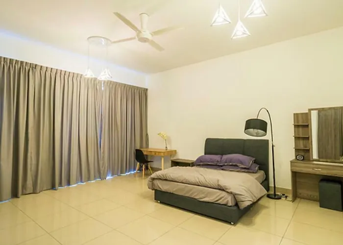 4-Bedrm Ensuite Family Friendly House Near Aeon Bukit Indah
