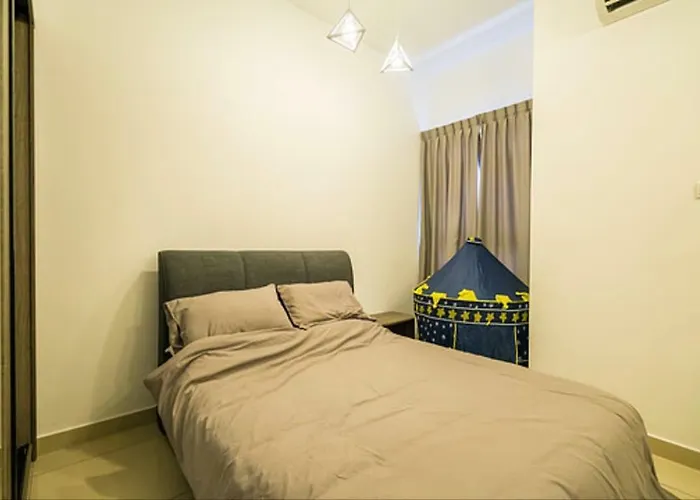 4-Bedrm Ensuite Family Friendly House Near Aeon Bukit Indah