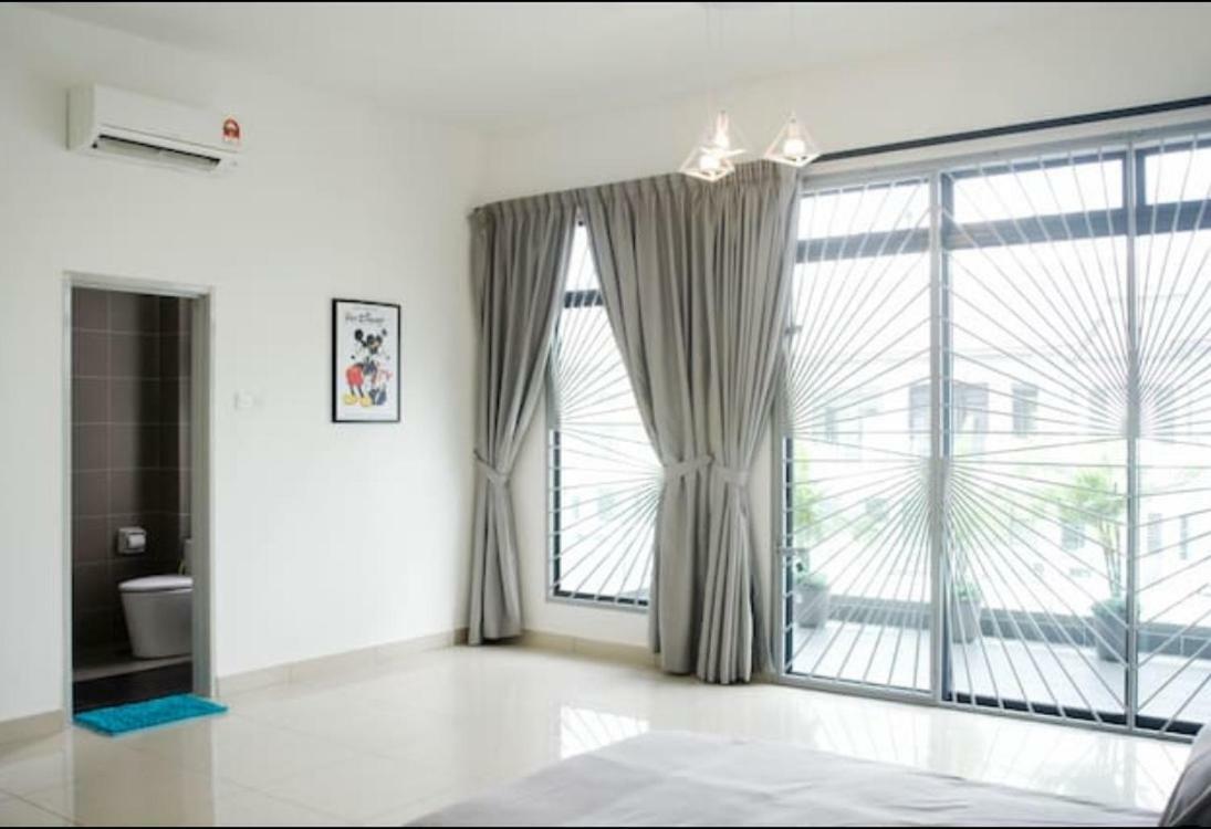4-bedrm Ensuite Family Friendly House Near Aeon Bukit Indah Holiday home *